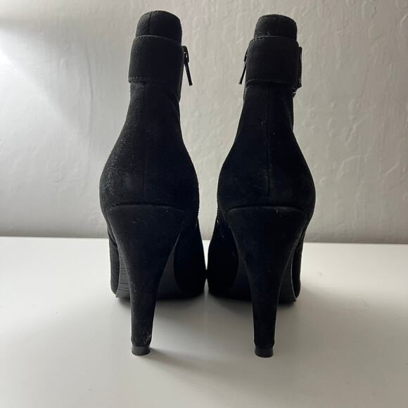 Enzo Angiolini Eavaried Sued Booties with Chain Size 7.5M Minimalist Date Night - Picture 5 of 13